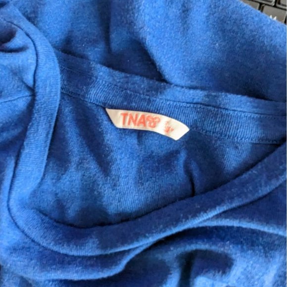 Aritzia TNA Pomona Blue Rolled Sleeve Shirt - Picture 3 of 5